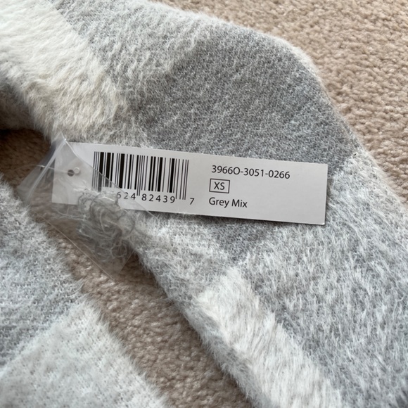 Tribal Sweater - Picture 3 of 3